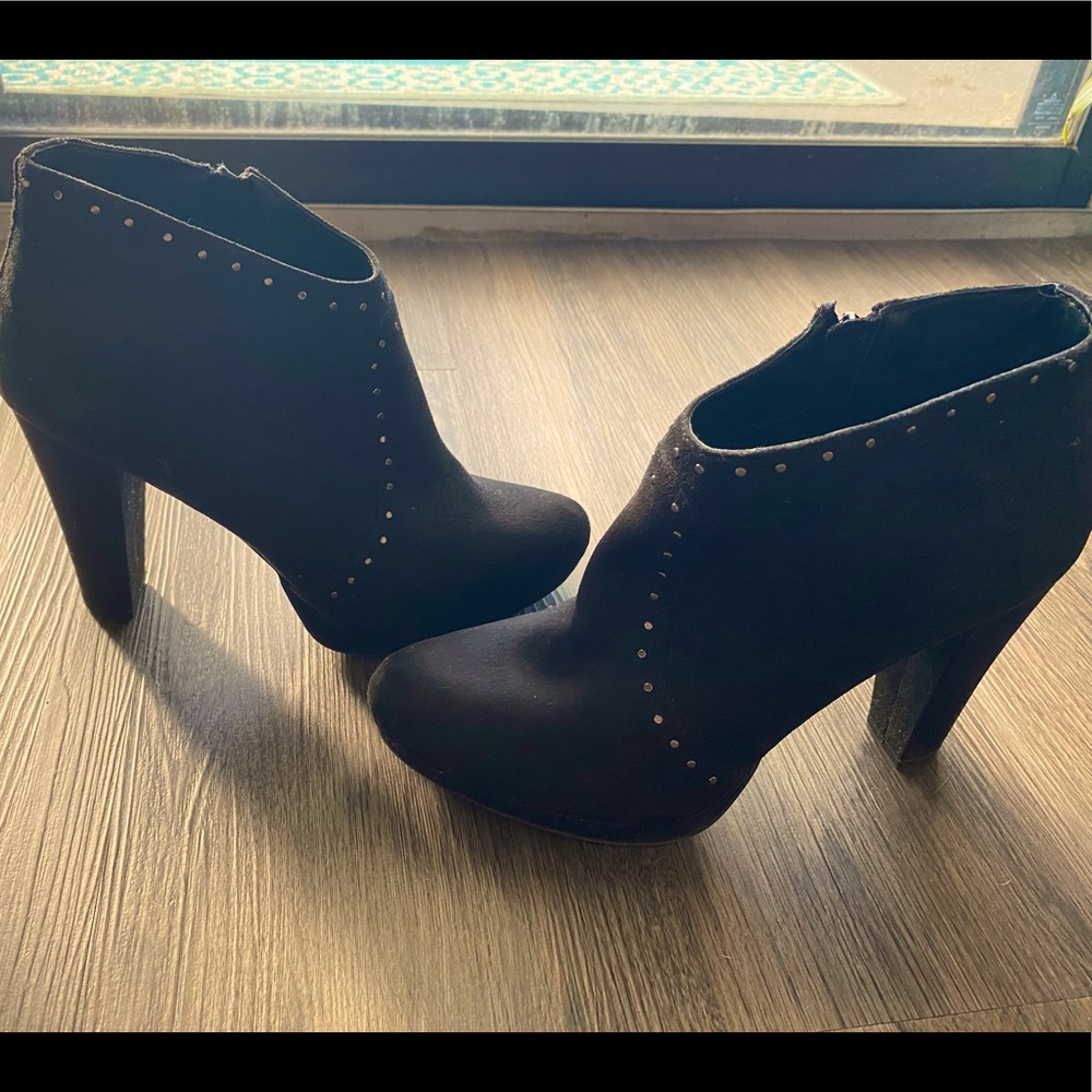 Black ankle booties heels